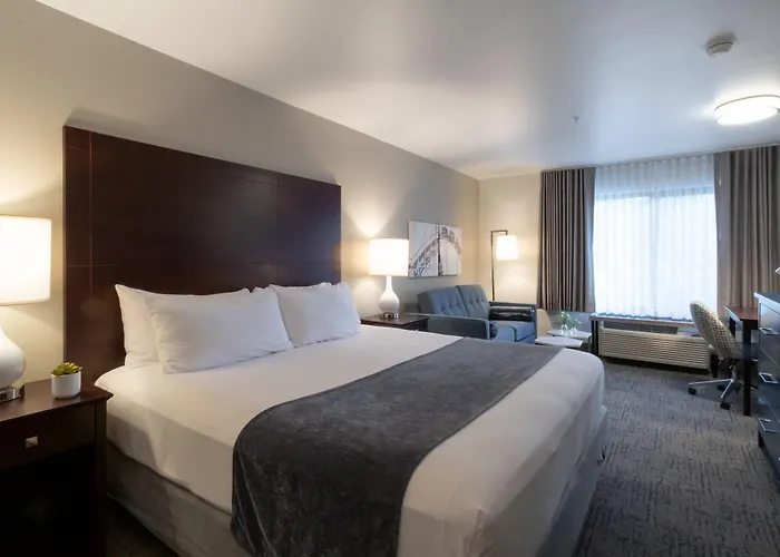 Oxford Suites Portland - Jantzen Beach