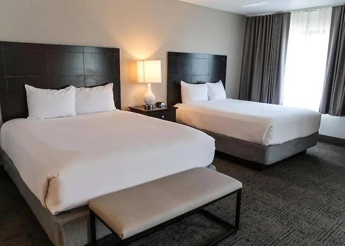 Oxford Suites Portland - Jantzen Beach